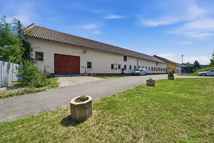 Prodej výrobních prostor, Věžky, 2200 m2