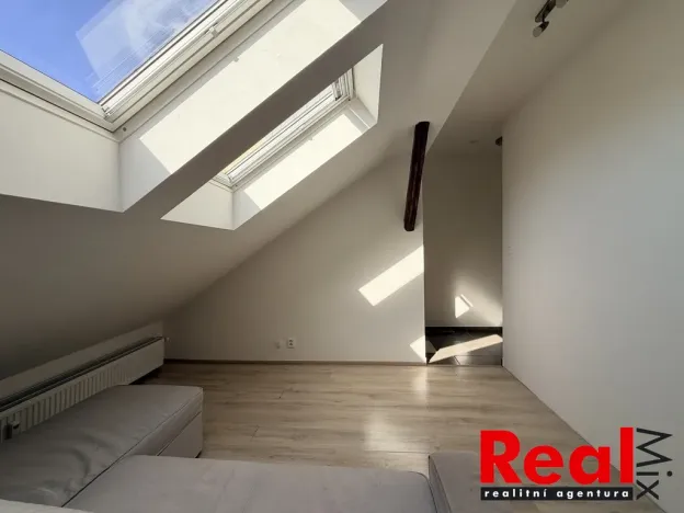 Pronájem bytu 1+kk, Brno - Zábrdovice, Francouzská, 31 m2