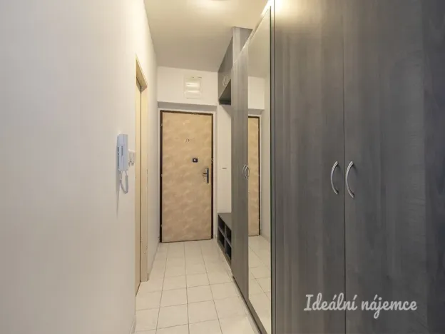 Pronájem bytu 1+kk, Praha - Hlubočepy, Trnkovo náměstí, 41 m2