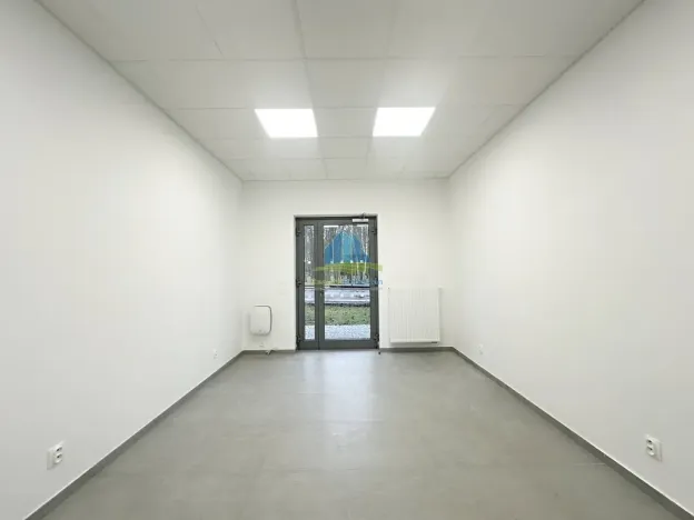 Pronájem obchodního prostoru, Františkovy Lázně, Nádražní, 28 m2