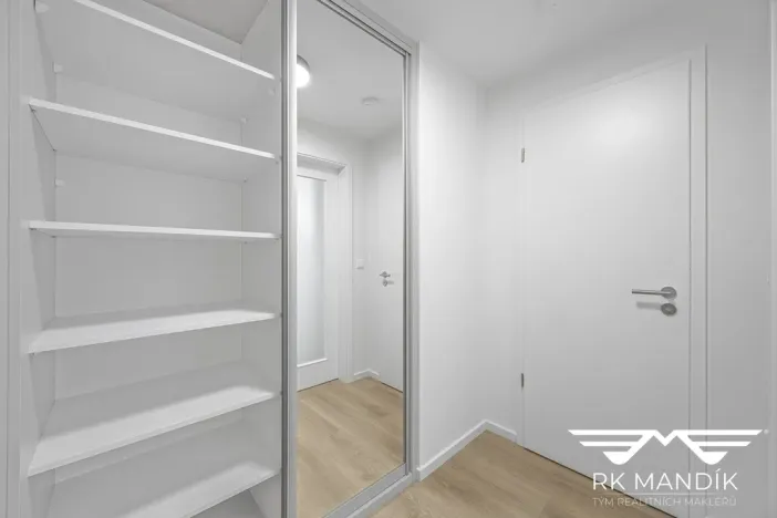 Pronájem bytu 1+kk, Praha - Hlubočepy, Divíškové, 33 m2