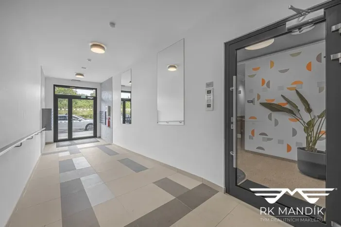 Pronájem bytu 1+kk, Praha - Hlubočepy, Divíškové, 33 m2