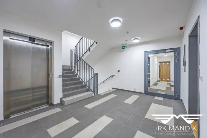 Pronájem bytu 1+kk, Praha - Hlubočepy, Divíškové, 33 m2