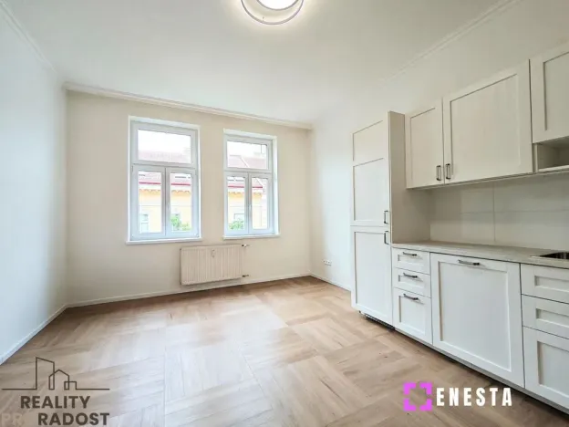 Pronájem bytu 1+kk, Praha - Vinohrady, Perunova, 27 m2