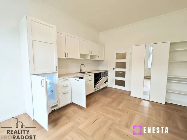 Pronájem bytu 1+kk, Praha - Vinohrady, Perunova, 27 m2
