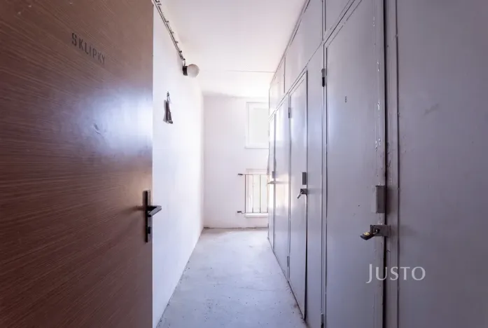 Pronájem bytu 2+kk, Praha - Kobylisy, Pohnertova, 43 m2