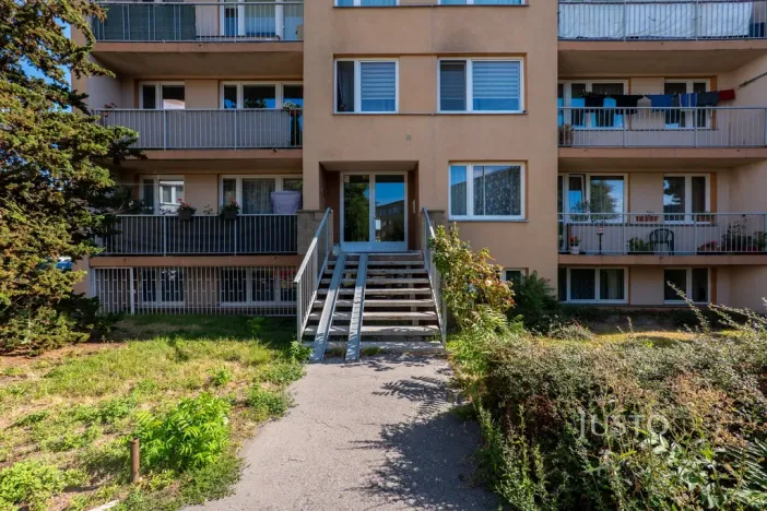 Pronájem bytu 2+kk, Praha - Kobylisy, Pohnertova, 43 m2