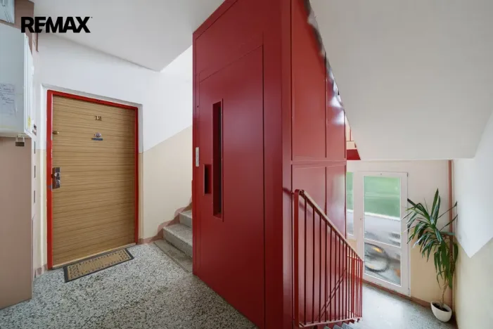 Pronájem bytu 1+1, Ostrov, Kollárova, 36 m2