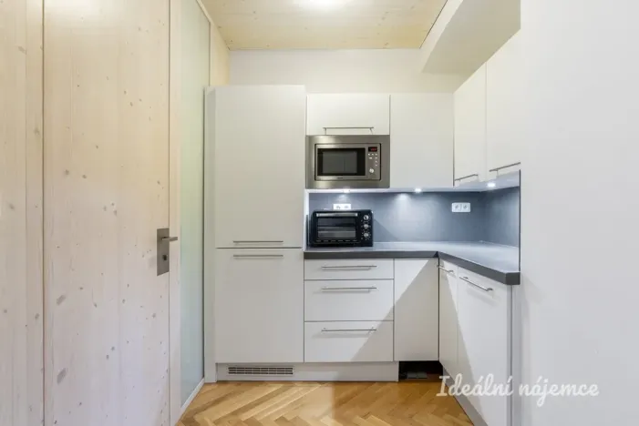 Pronájem bytu 2+1, Praha - Vršovice, Krymská, 56 m2