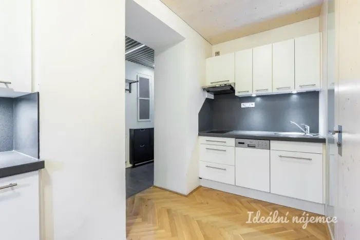 Pronájem bytu 2+1, Praha - Vršovice, Krymská, 56 m2