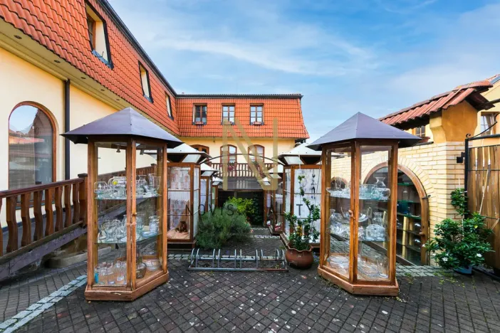 Pronájem obchodního prostoru, Domažlice - Dolejší Předměstí, Husova třída, 140 m2