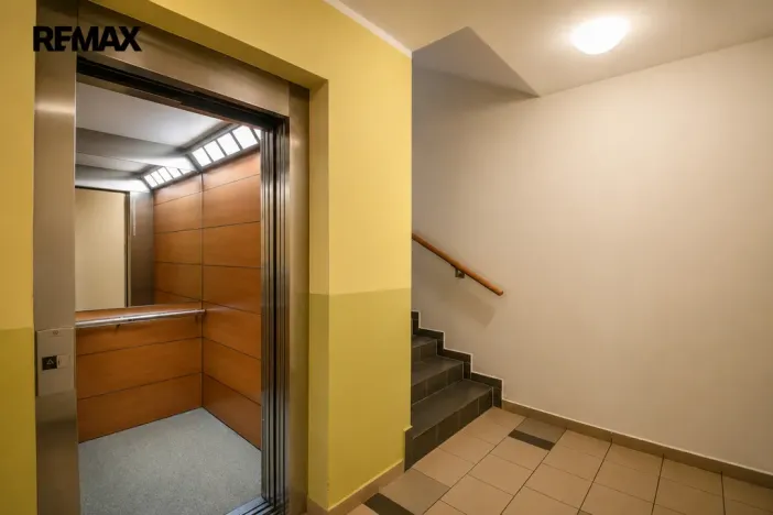 Pronájem bytu 2+kk, Hradec Králové - Třebeš, Ve Stromovce, 70 m2
