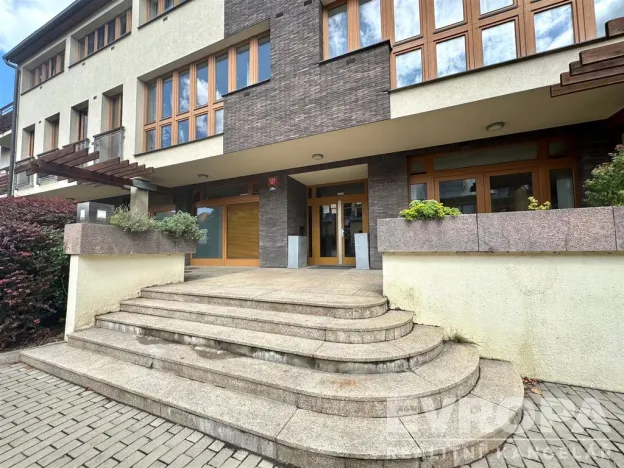 Pronájem bytu 2+kk, Praha, Hlubočepská, 160 m2