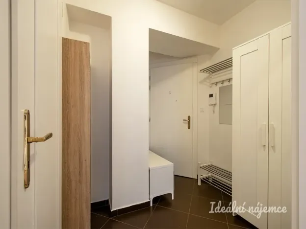 Pronájem bytu 1+kk, Praha - Holešovice, Šimáčkova, 27 m2