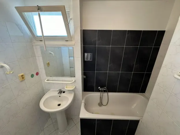 Pronájem bytu 1+kk, Praha - Vinohrady, Římská, 25 m2