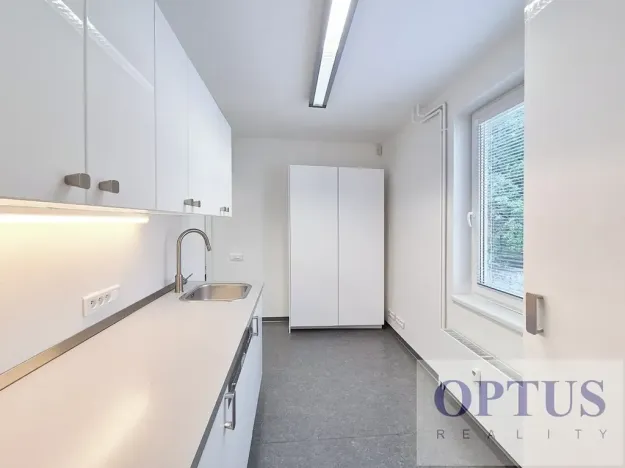 Pronájem kanceláře, Praha - Smíchov, U Demartinky, 106 m2