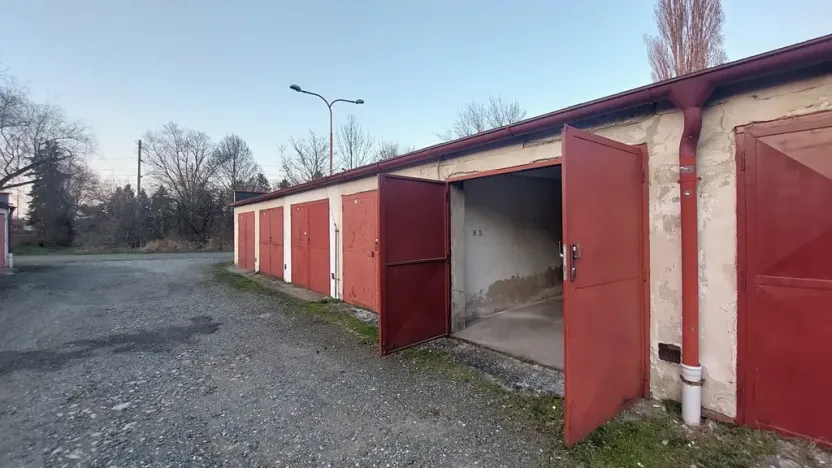 Pronájem garáže, Poděbrady, Jungmannova, 17 m2