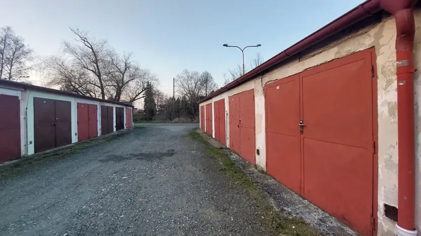 Pronájem garáže, Poděbrady, Jungmannova, 17 m2
