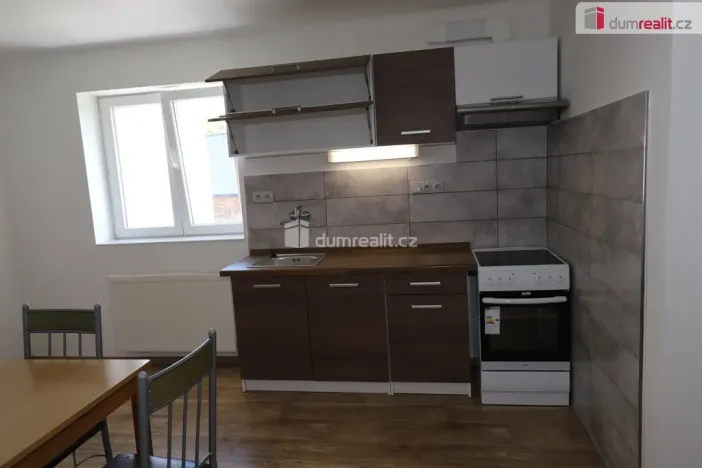 Pronájem bytu 2+1, Karlovy Vary - Počerny, 68 m2