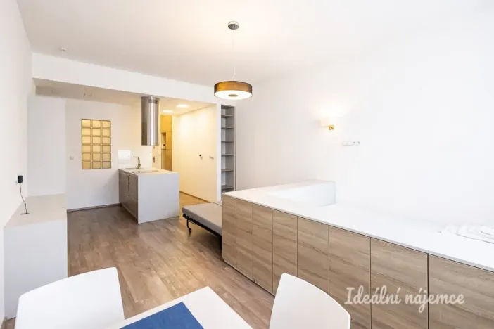 Pronájem bytu 1+kk, Praha - Nové Město, U půjčovny, 38 m2