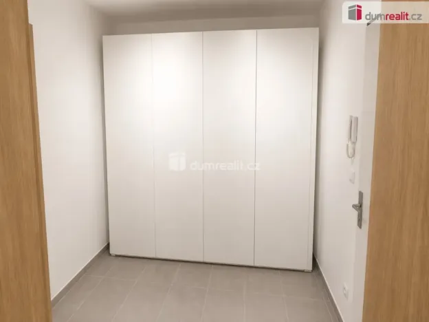 Pronájem bytu 1+kk, Praha - Vysočany, Moravcových, 46 m2