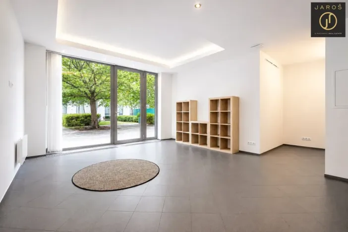 Pronájem kanceláře, Praha - Karlín, Rohanské nábřeží, 37 m2