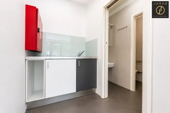Pronájem kanceláře, Praha - Karlín, Rohanské nábřeží, 37 m2