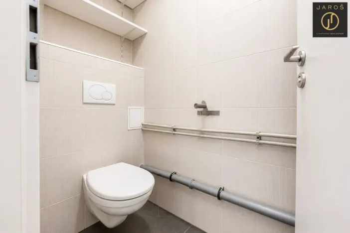 Pronájem kanceláře, Praha - Karlín, Rohanské nábřeží, 37 m2