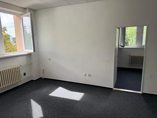 Pronájem kanceláře, Praha - Žižkov, U zásobní zahrady, 370 m2