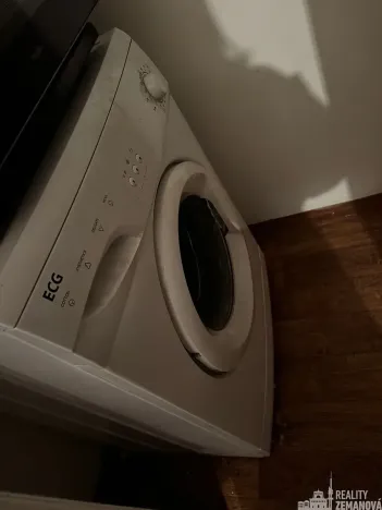 Pronájem bytu 1+kk, Praha - Vinohrady, Řipská, 46 m2