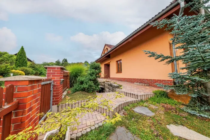 Prodej rodinného domu, Okrouhlá, 310 m2