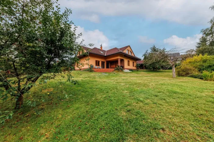 Prodej rodinného domu, Okrouhlá, 310 m2