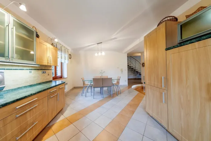 Prodej rodinného domu, Okrouhlá, 310 m2