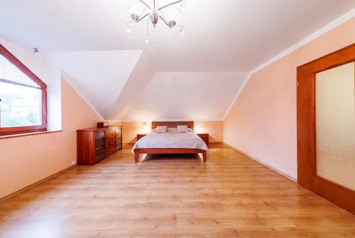 Prodej rodinného domu, Okrouhlá, 310 m2