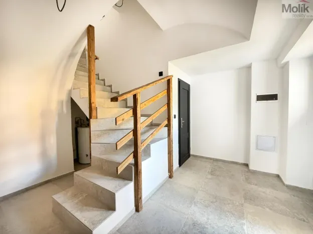 Pronájem atypického bytu, Osek, Tovární, 135 m2