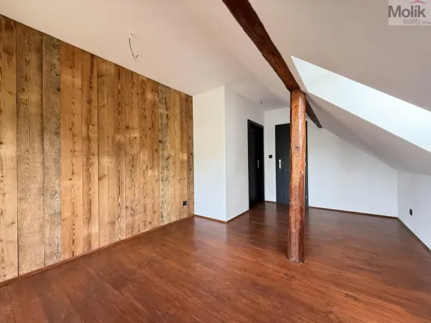 Pronájem atypického bytu, Osek, Tovární, 135 m2