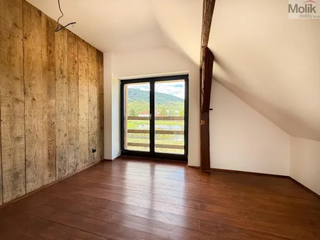 Pronájem atypického bytu, Osek, Tovární, 135 m2