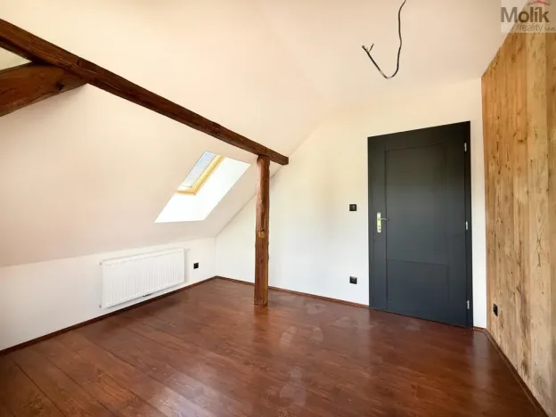 Pronájem atypického bytu, Osek, Tovární, 135 m2