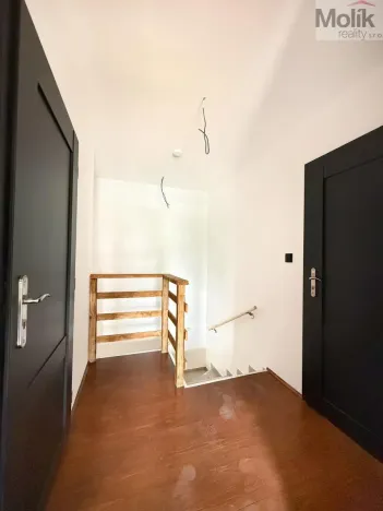 Pronájem atypického bytu, Osek, Tovární, 135 m2