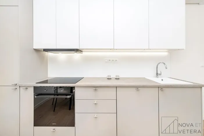 Prodej bytu 2+kk, Praha - Holešovice, Komunardů, 52 m2