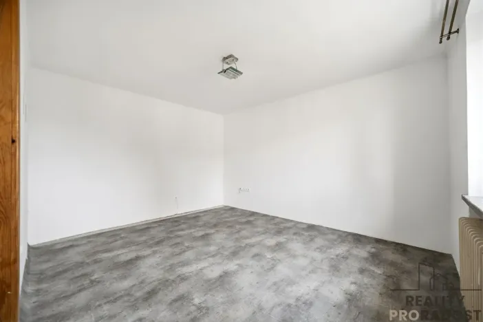 Pronájem bytu 1+1, Rybitví, Činžovních domů, 30 m2