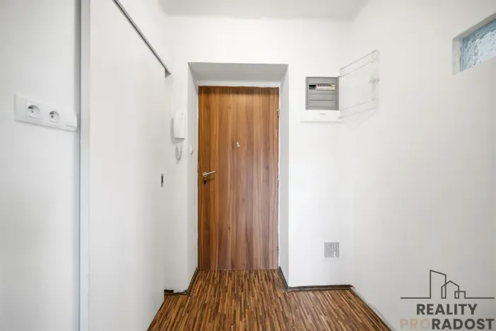Pronájem bytu 1+1, Rybitví, Činžovních domů, 30 m2