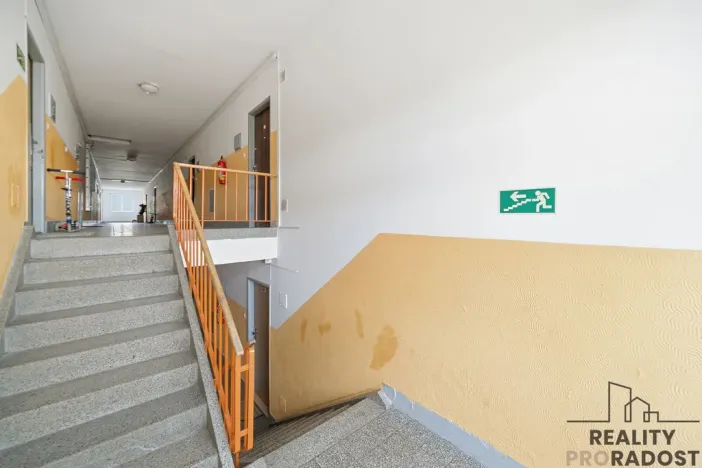 Pronájem bytu 1+1, Rybitví, Činžovních domů, 30 m2