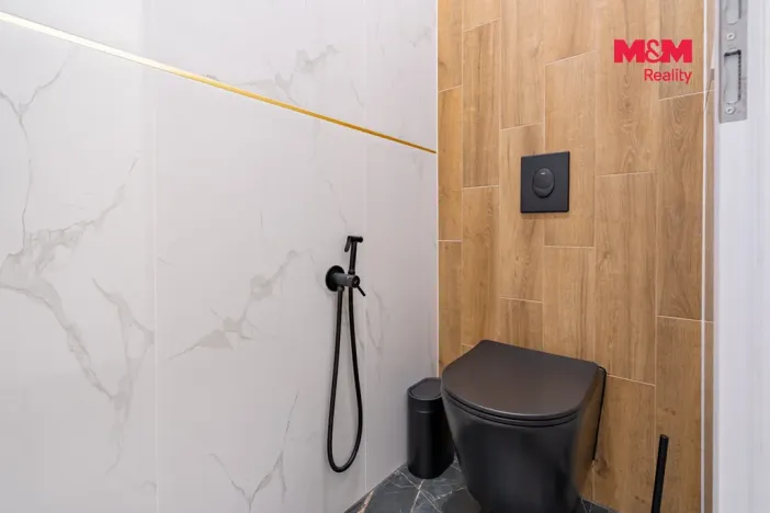 Prodej bytu 2+kk, Horní Planá, Náměstí, 50 m2