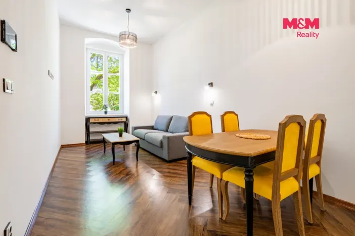 Prodej bytu 2+kk, Horní Planá, Náměstí, 50 m2