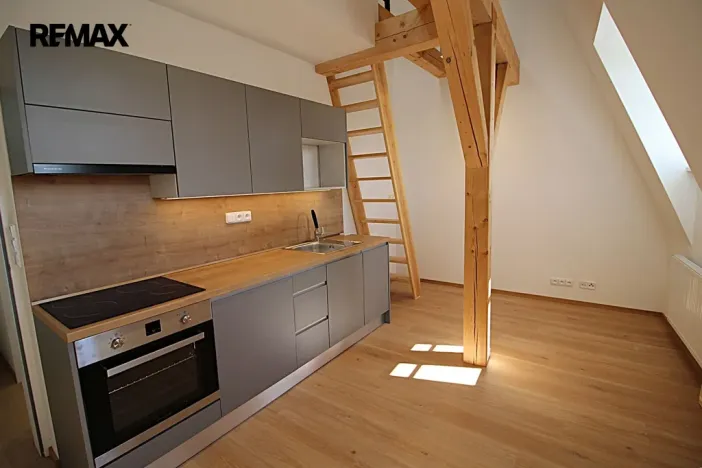 Pronájem bytu 1+kk, Chrastava, náměstí 1. máje, 30 m2