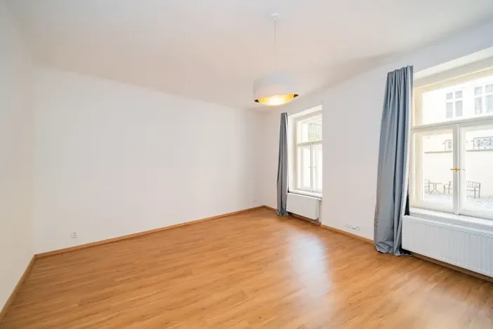 Pronájem bytu 1+kk, Praha - Nové Město, Lípová, 35 m2