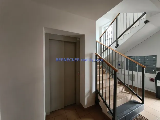 Pronájem bytu 1+kk, Hradec Králové, Rybova, 30 m2