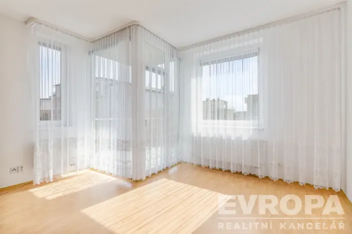 Prodej bytu 3+kk, Praha - Újezd, Pastevců, 70 m2