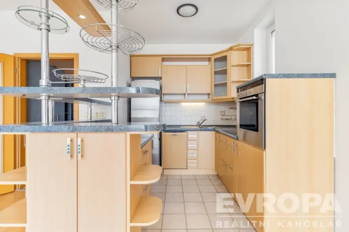 Prodej bytu 3+kk, Praha - Újezd, Pastevců, 70 m2
